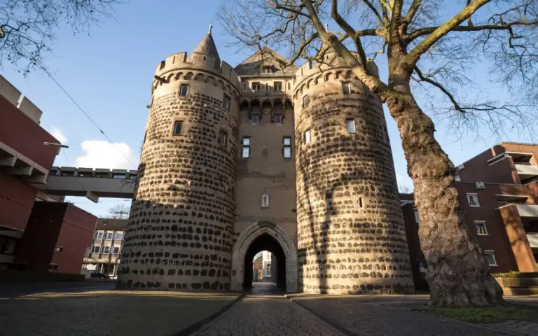 Neusser Obertor - mittelalterliches Stadttor